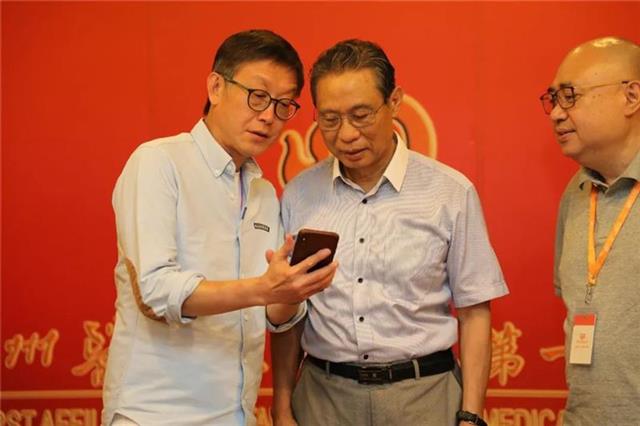 |刘伟强请钟南山把脉支招，《中国机长》原班主创筹拍抗疫电影《中国医生》