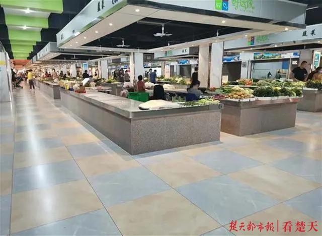 |告别“晴天一身灰、雨天一身泥”，黄陂的32家农贸市场华丽变身