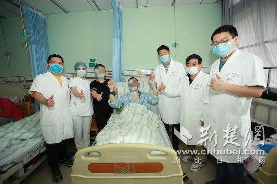 |男子每天饮酒2斤同时患上两种癌 多科室医生联合手术14小时为他保命