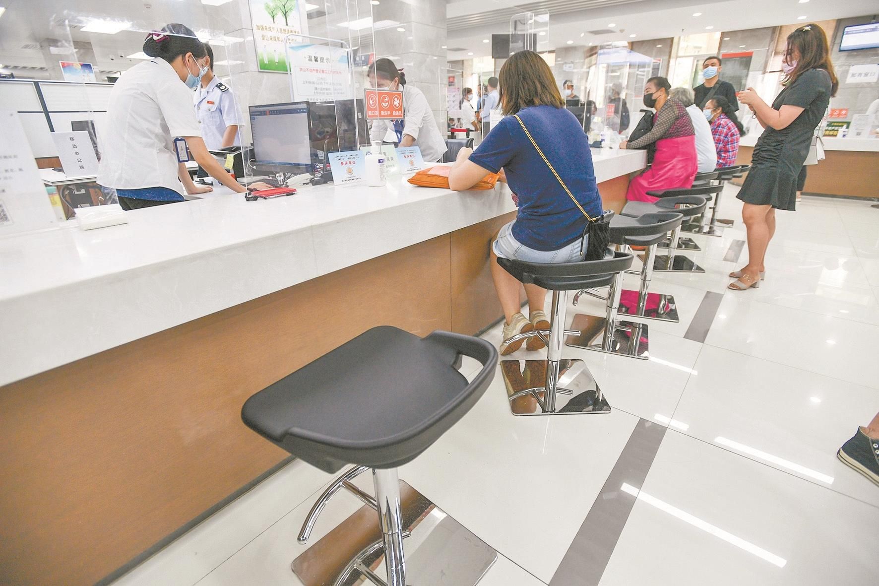 |回访武汉6月“双评议”十差单位整改情况 不便民的政务中心增设了座椅