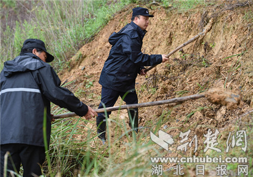 |武汉铁路公安局襄阳公安处汛期严查整治隐患 确保铁路安全