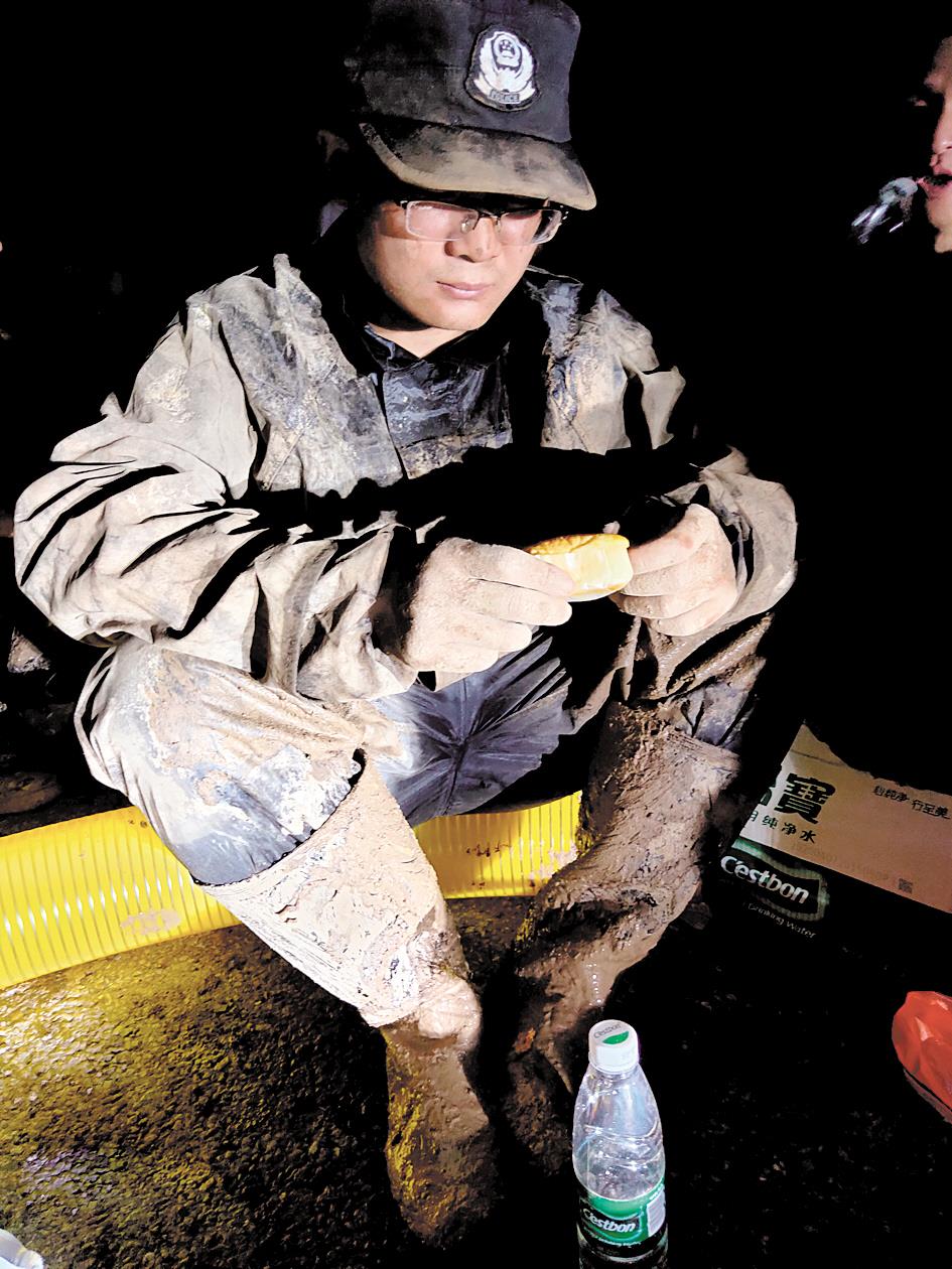 |湖北公安全警动员全力以赴抗洪救灾