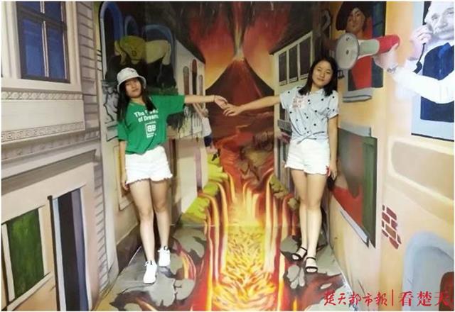 |靠校友资助上大学，双胞胎姐妹花想要回馈社会