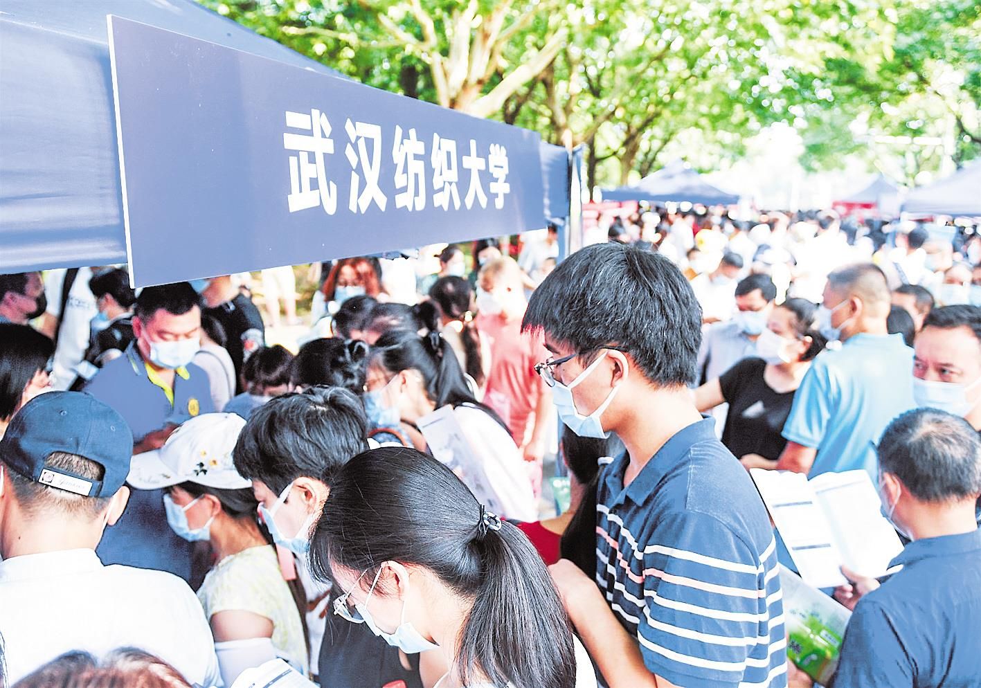 |19所名校举行首场线下高招咨询会