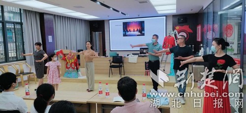 |党员干部组团来报到 武汉一社区成立“应急工作队”