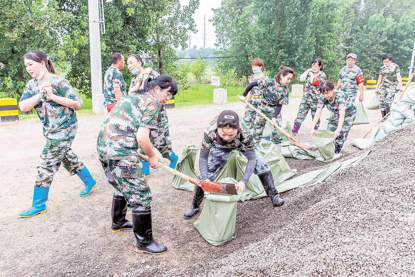|铿锵玫瑰，绽放在抗洪一线——武金堤活跃着一支“娘子军”