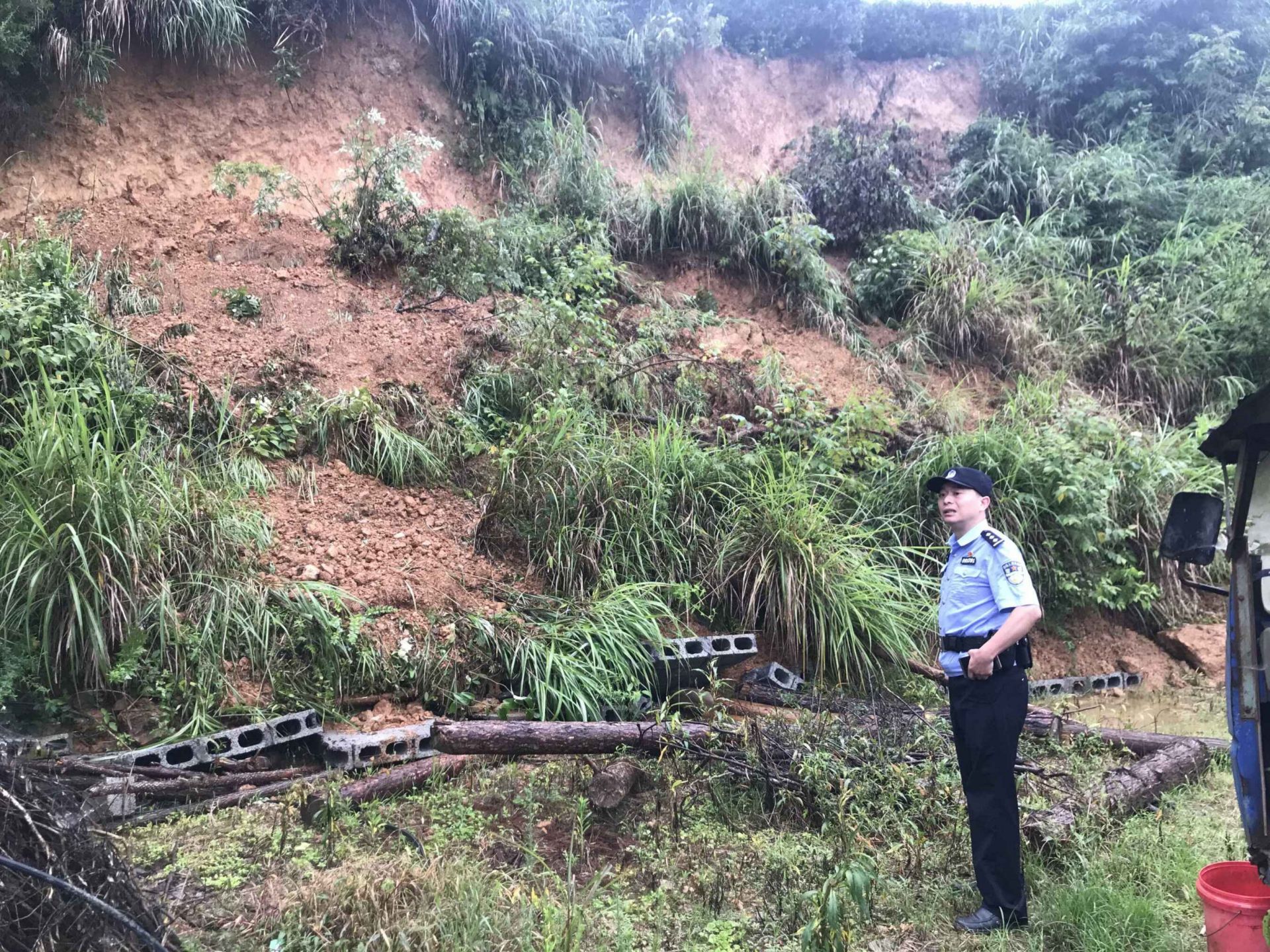 |堰塞湖冲开口子后溃坝危险缓解