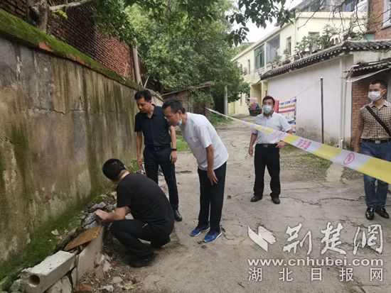 |【战罢疫情再出发】覆盆山社区第一书记袁卫：5天时间改造危墙，当机立断除隐患
