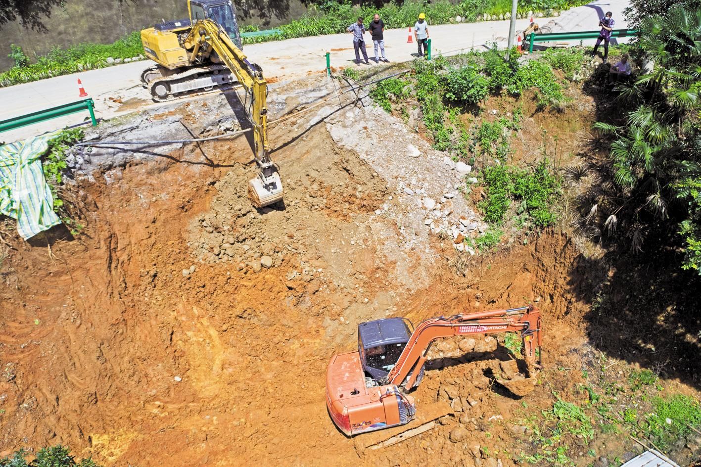 |宜昌抢修水毁公路