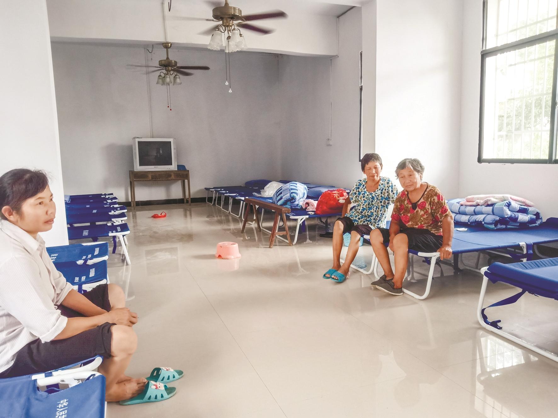 |探访阳新受灾群众临时安置点：“孤岛村”并不孤独 有吃有住有空调