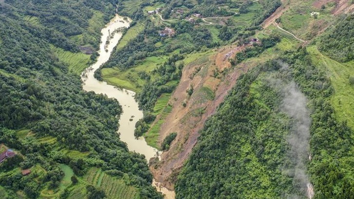 重庆武隆山体滑坡形成堰塞湖