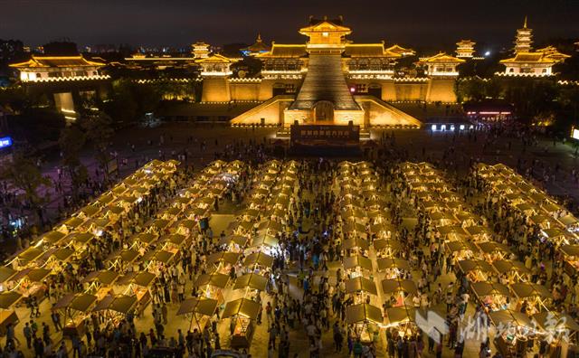 |点亮“八点半” 激活夜经济