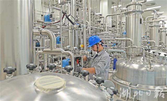 |上半年，宜都56个5000万元以上产业项目建成投产