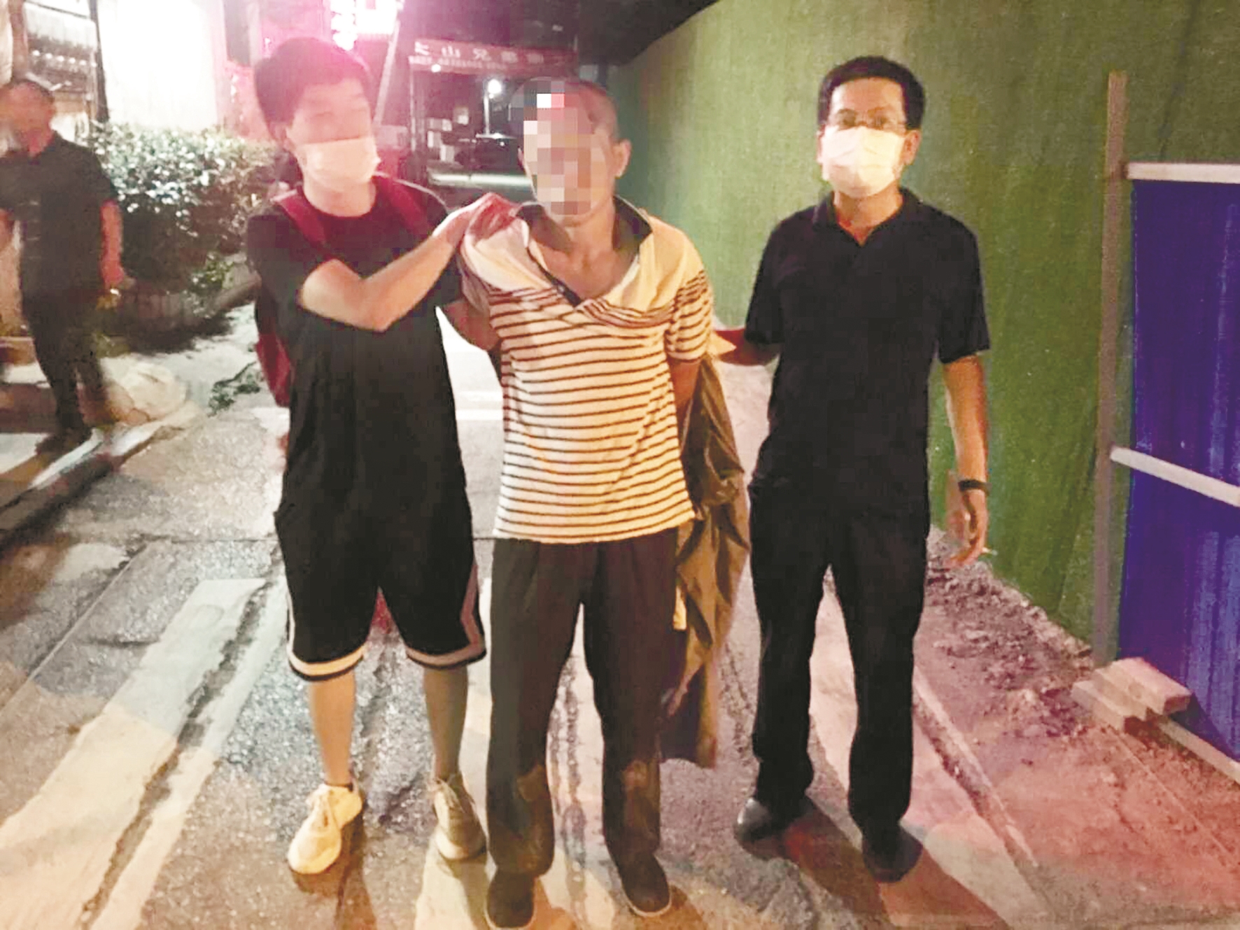 |运货面包车路边被盗 竟被小偷改装成“房车”