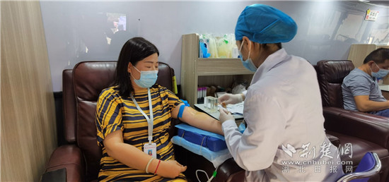 |武昌长春社区联合辖区31名军人无偿献血献礼建军节