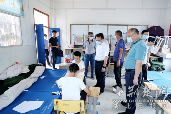 | 黄石市税务局：驻村救灾践初心 结对帮扶担使命