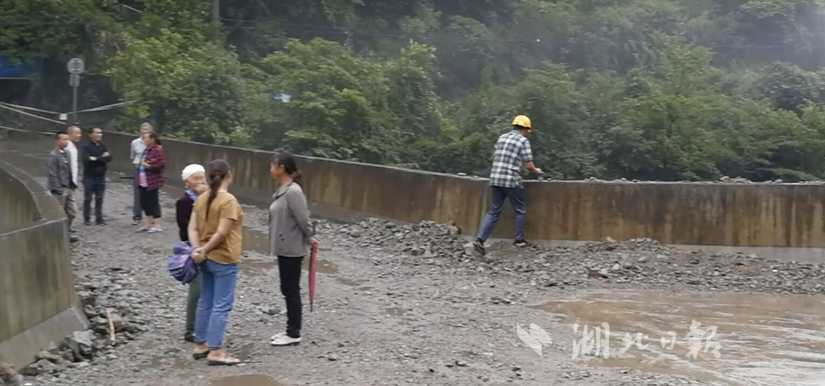 |恩施堰塞湖水位下降明显直击清江上游沙子坝滑坡垮塌现场