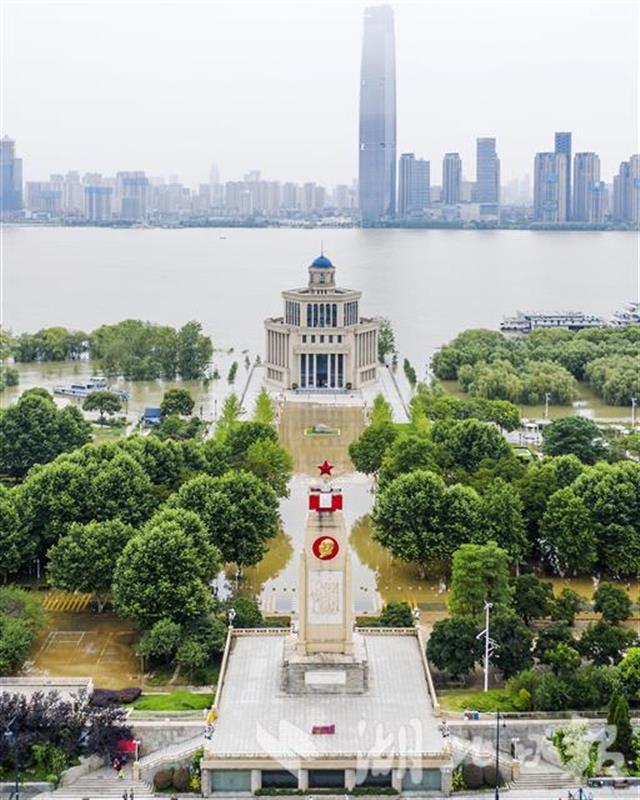 |汉口江滩建成后首次过水行洪