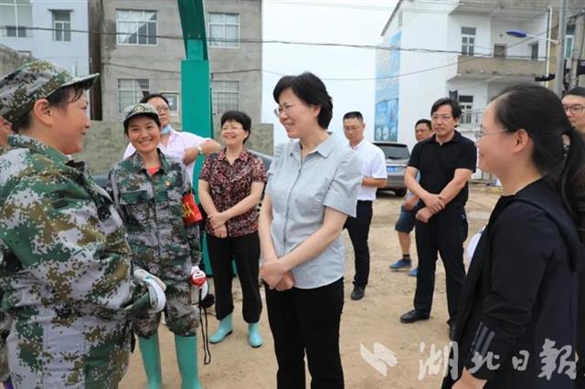 |兵分三路，湖北省妇联慰问抗洪一线姐妹