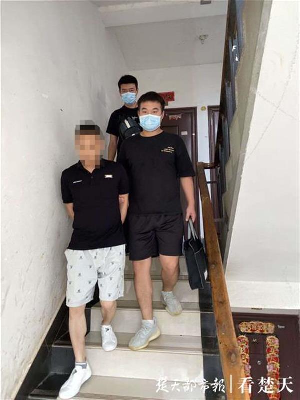 |男子把自己包装成大人物，诈骗他人百余万元后失踪