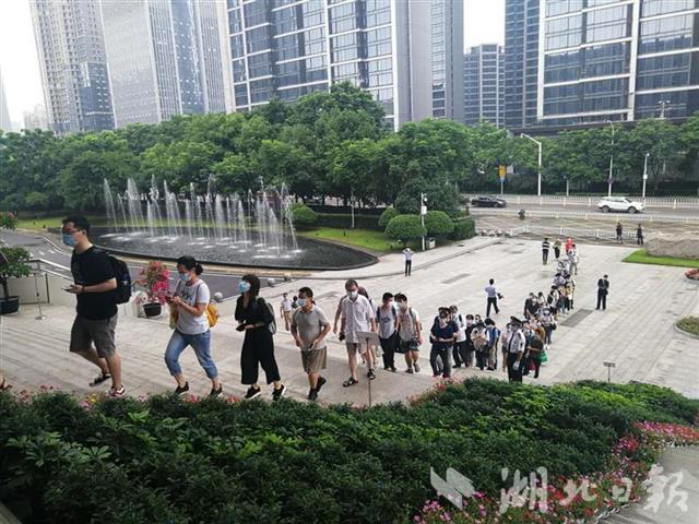 |好戏连台 展览联展 活动不断 湖北公共文化场所全面“升温”