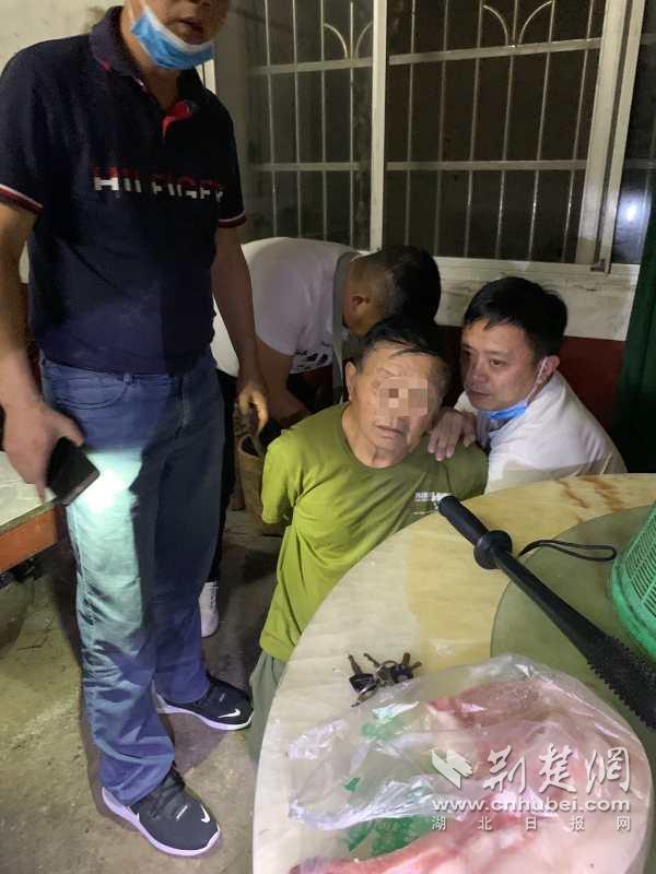 |男子犯下命案潜逃25年 民警60多次劝降