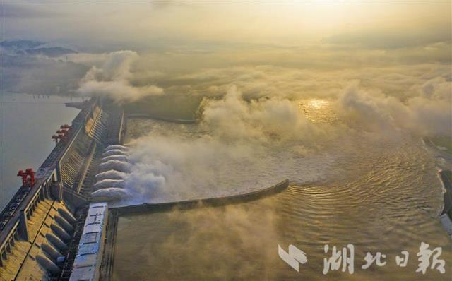 |三峡大坝七孔泄洪