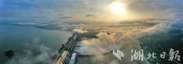 |三峡大坝七孔泄洪