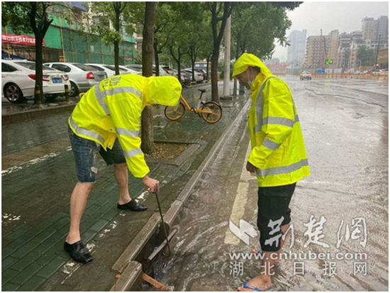 |武昌积玉桥街24小时坚守防汛一线确保汛期安全
