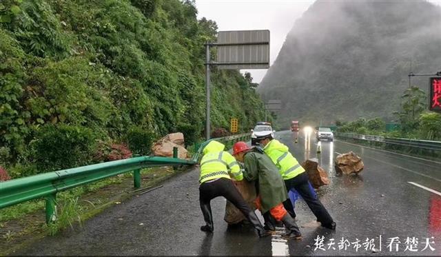 |湖北省高速公路“百日行动”查处违法倒车149起今年事故死亡人数同比下降近1/4