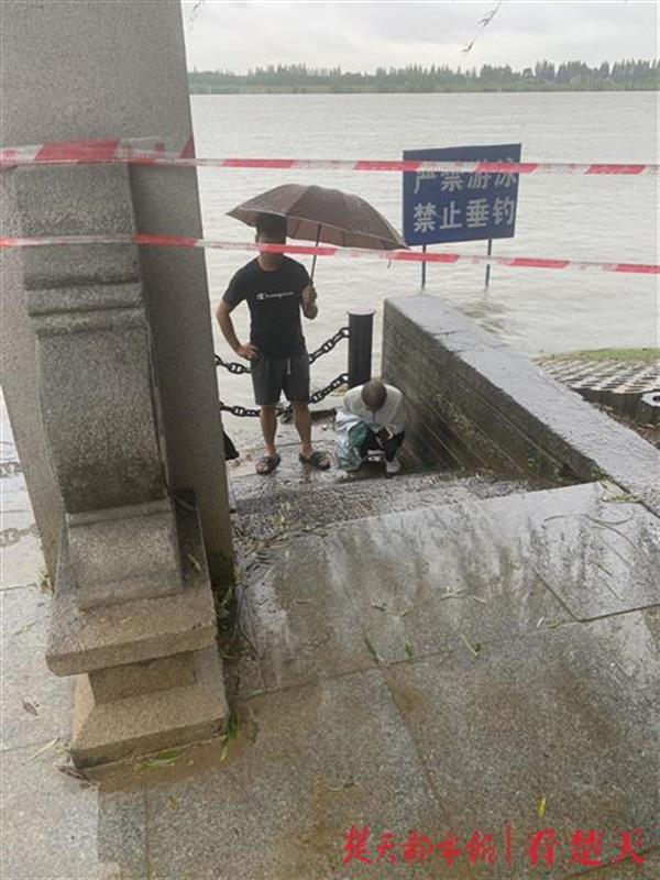 |跳入汉江救起患癌女子，另外一名好汉找到了