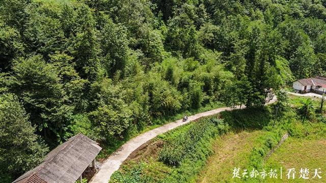 |湖北五峰：实现大学生村医全覆盖（组图）