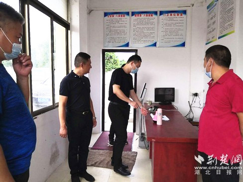 |鄂州市华容区纪委监委打好防控监督“预防针” 确保秋季顺利开学