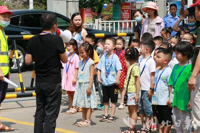 |“最长假期”结束了，全省中小学明天开学