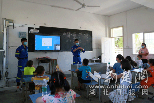|驱车百公里 这群志愿者筑牢希望小学安全防疫“防火墙”
