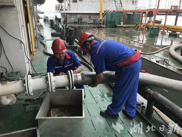 |洪水走了，油库“饿”了！阳逻油库，日以继夜忙“加餐”