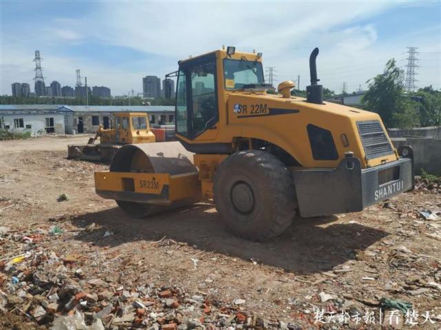 |绿地上改建垃圾分拣站，手续不全居民反对暂停施工