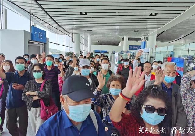 |湖北迎来首个跨省包机旅游团，102名游客5天4夜深度游览十堰神农架