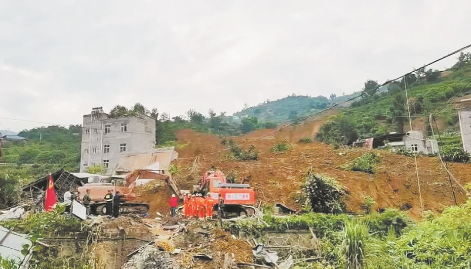 |四川汉源山体滑坡致7人遇难 当地称已提前预警组织撤离9名村民偷偷返家不幸被埋