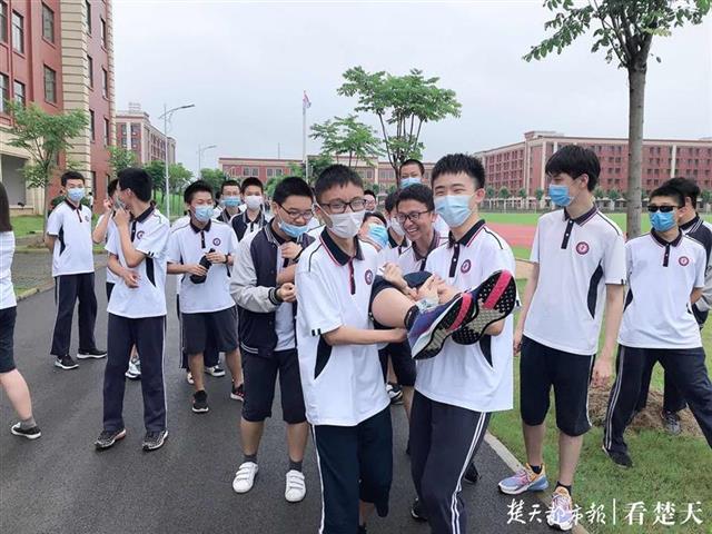 |俱怀逸兴壮思飞！武汉少年，中考给力！