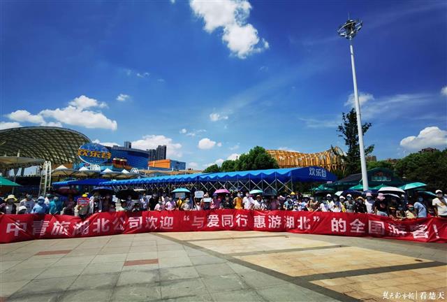 |热门景区优先留给外地游客，越来越多游客纷纷打卡大武汉