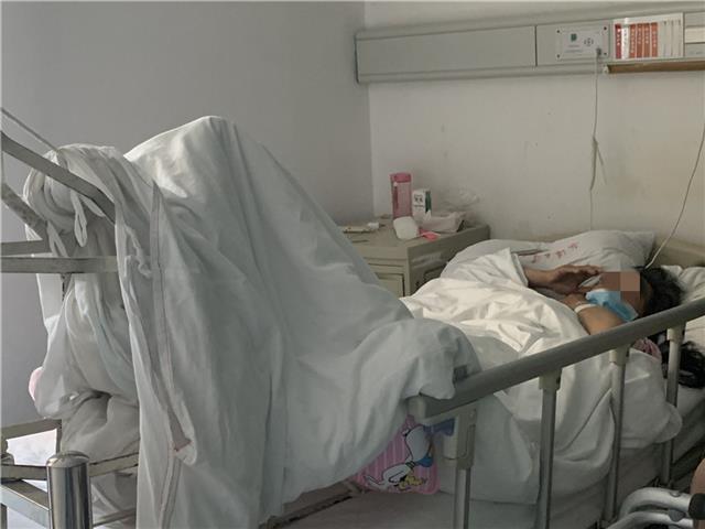 |保洁员摔骨折手术要8万元，公司要伤者自垫