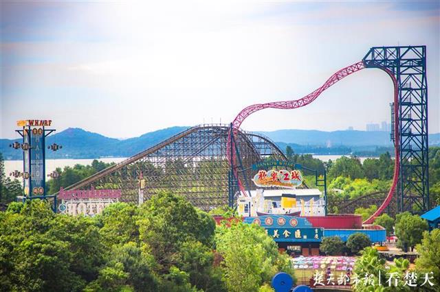 |欢乐谷免费首日，迎来近3万人次游客