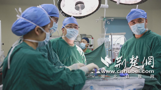 |利川18名脊柱畸形病友杭州萧山助力“重塑脊梁”