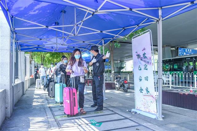 |武汉部分高校发布返校通知：强化校园封闭管理，师生非必要不出校