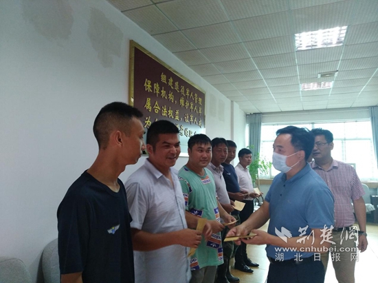 |黄石开展形式多样拥军活动庆“八一”