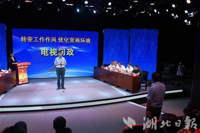 |利川市委书记中断电视问政反串主持追问到底