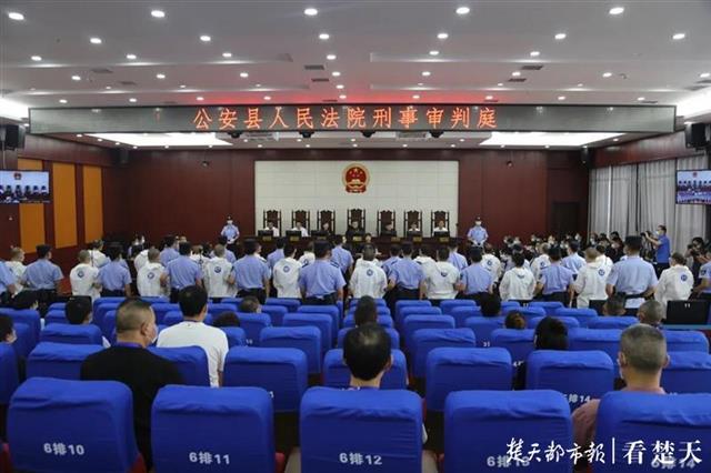 |非法敛财4000多万！“套路贷”涉黑团伙18人认罪认罚