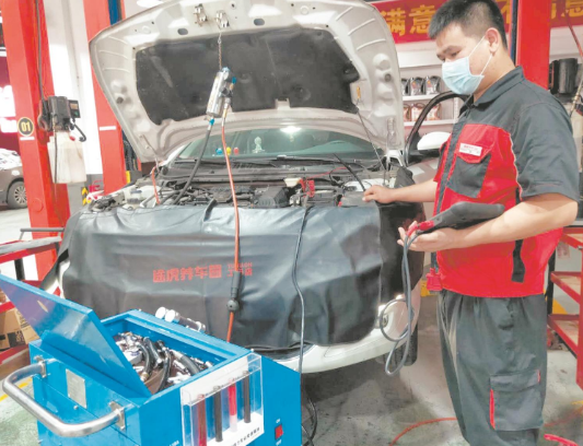 |车主一说车况他就能判断哪儿有毛病，27岁武汉途虎小哥成了技术大牛