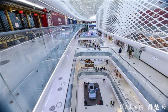 |“蹭凉族”搅热江城夏日经济